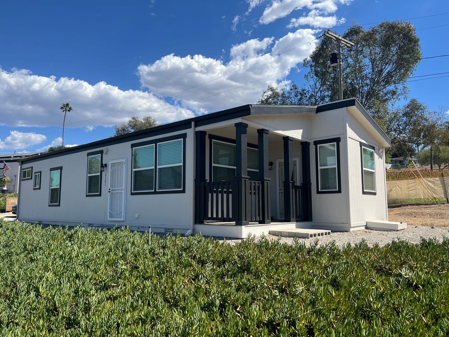 Vista House: 2301-3 Bautista Ave