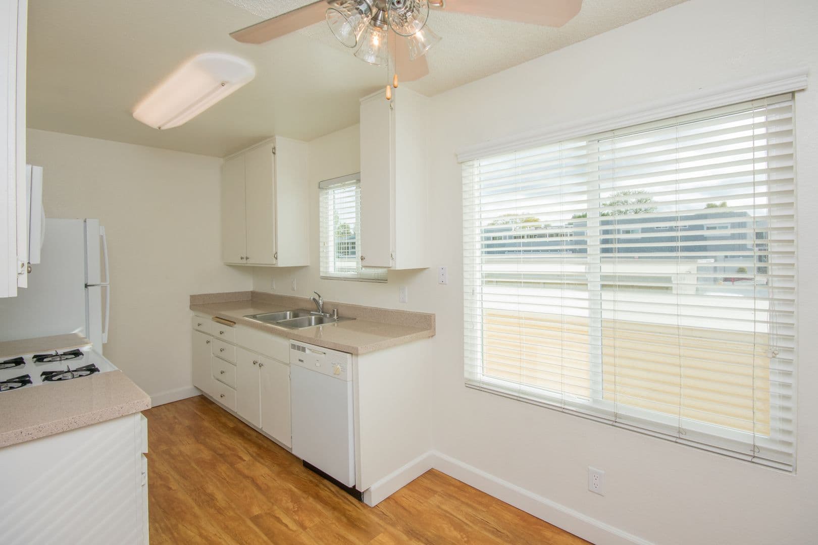 Oceanside Apartment: 2330 Paseo De Laura