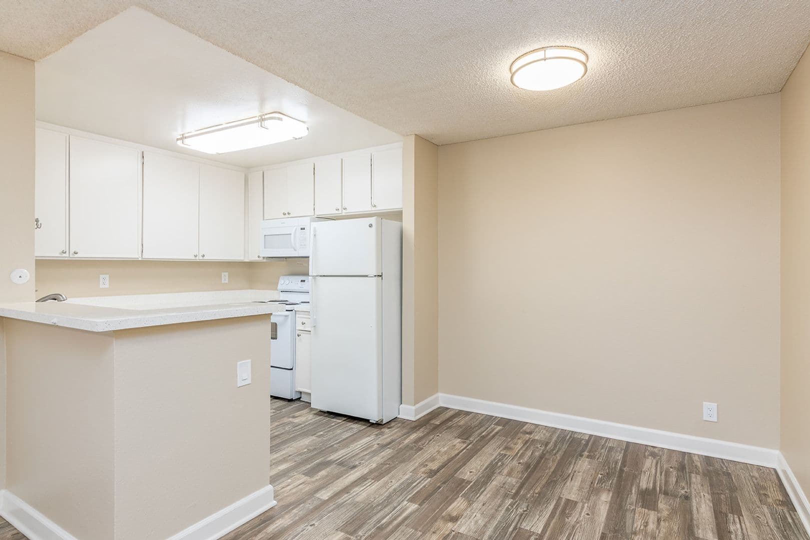 Lakeside Apartment: 9413 Winter Gardens