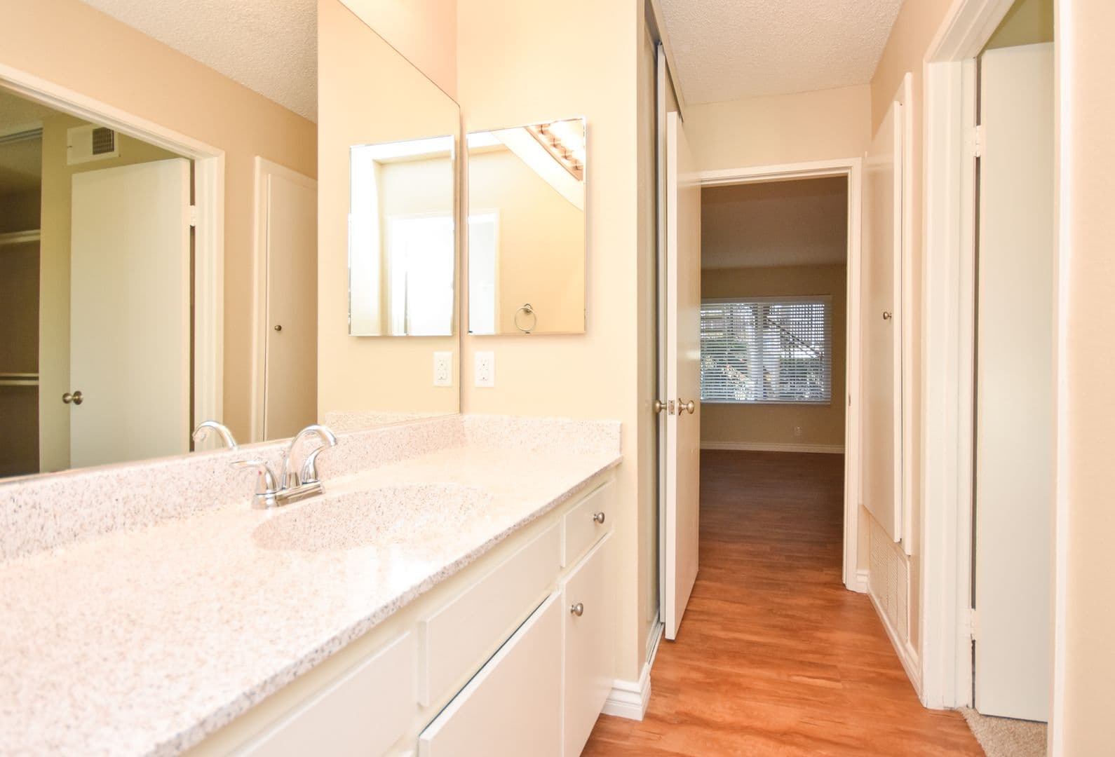 Oceanside Apartment: 2330 Paseo De Laura
