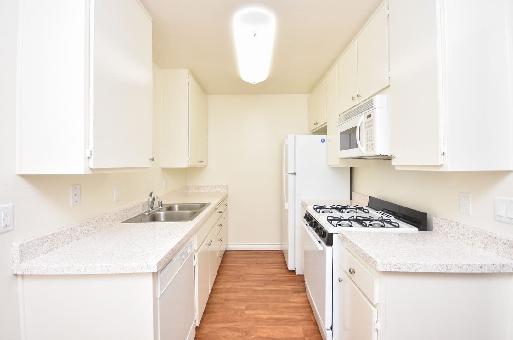 Oceanside Apartment: 2330 Paseo De Laura