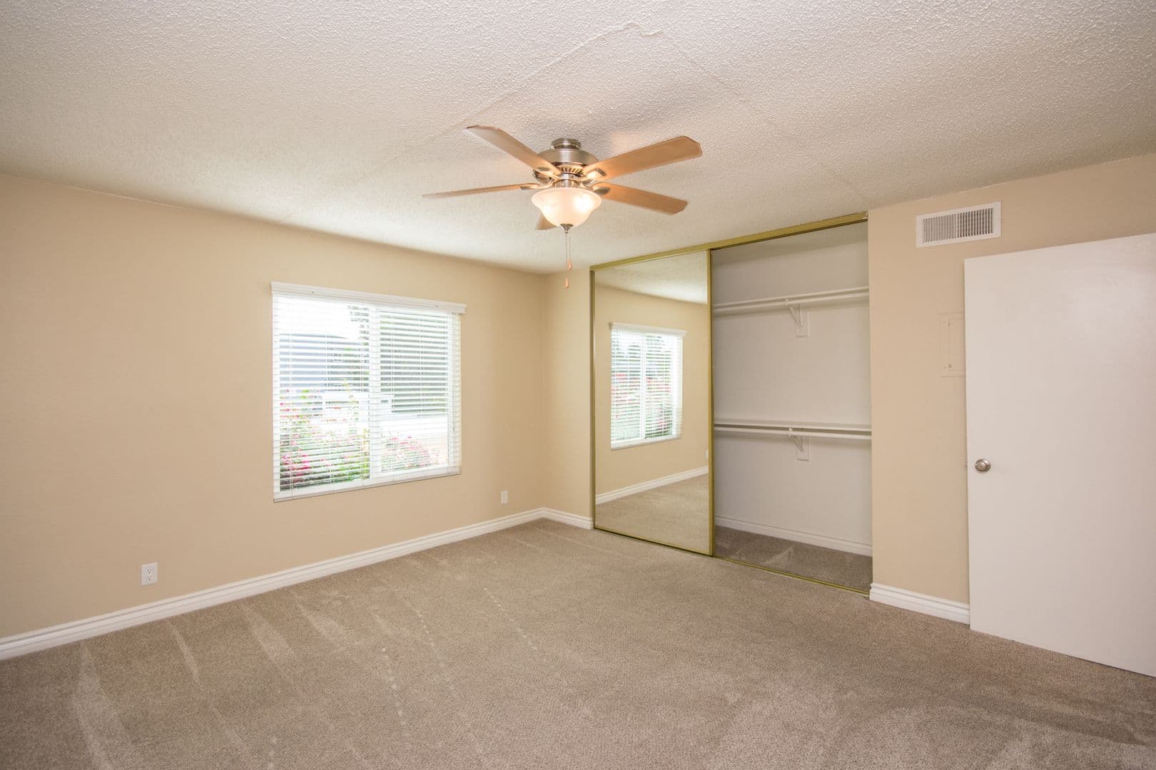 Oceanside Apartment: 2330 Paseo De Laura