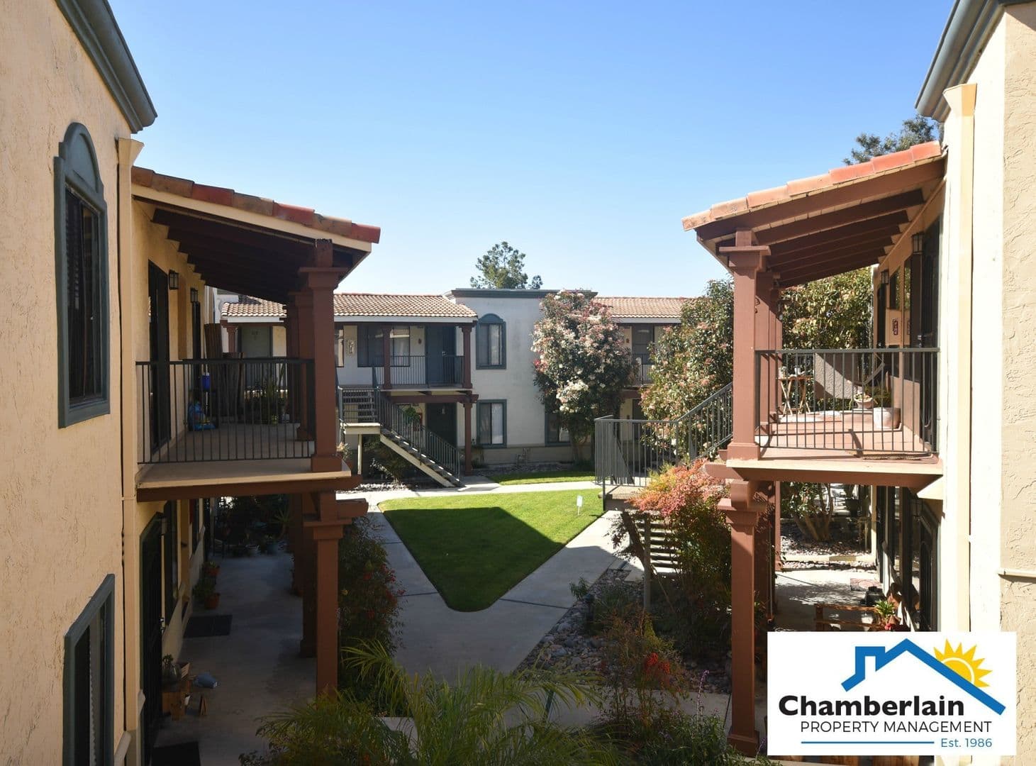 Oceanside Apartment: 2330 Paseo De Laura