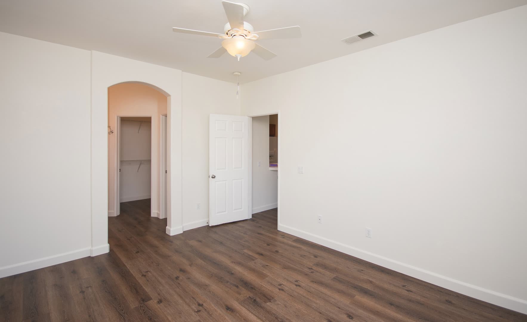 Oceanside House: 4491 Brisbane Way #1
