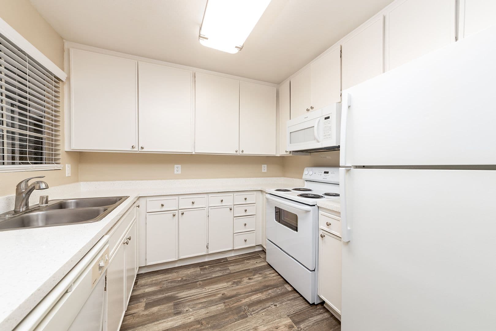 Lakeside Apartment: 9413 Winter Gardens