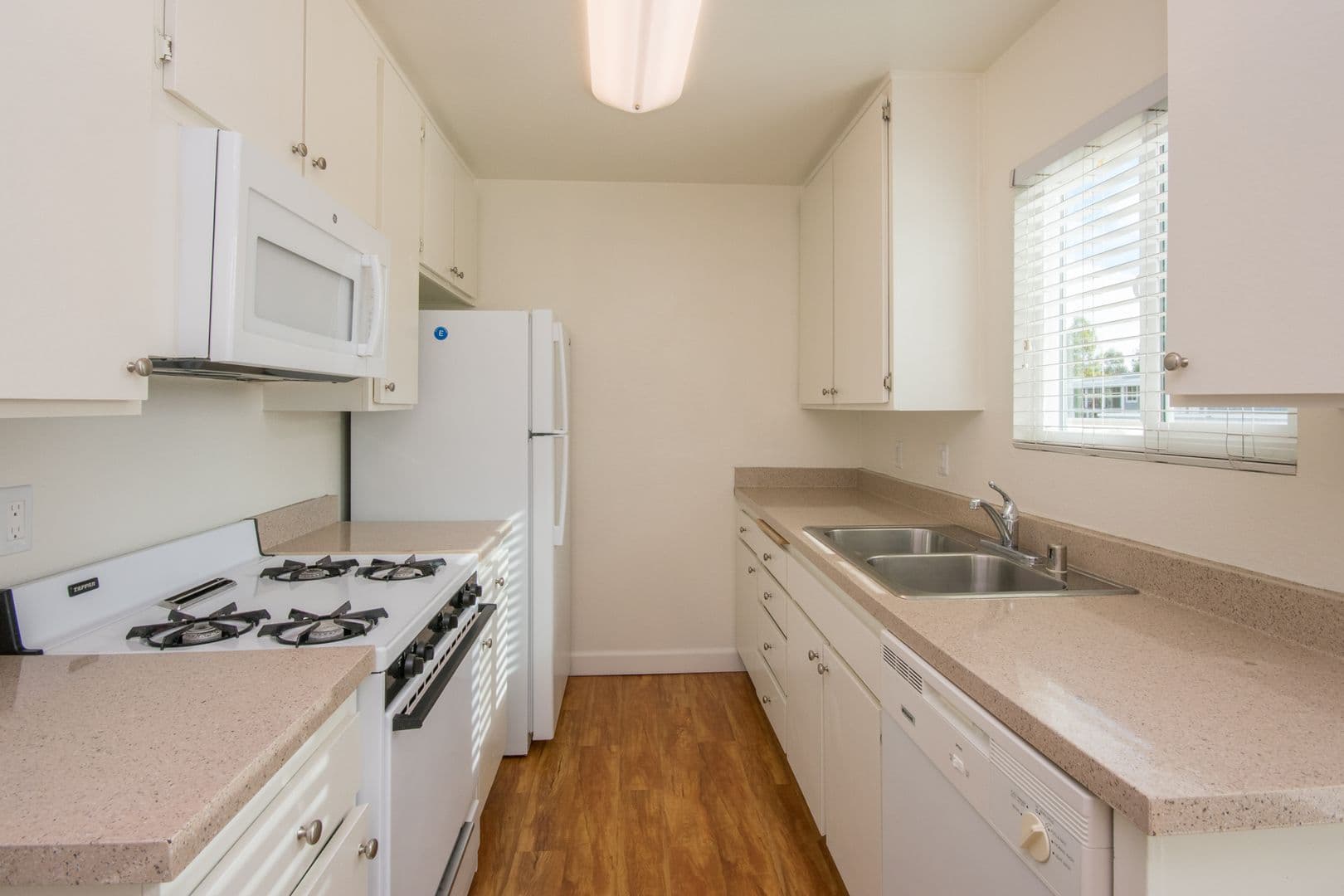 Oceanside Apartment: 2330 Paseo De Laura