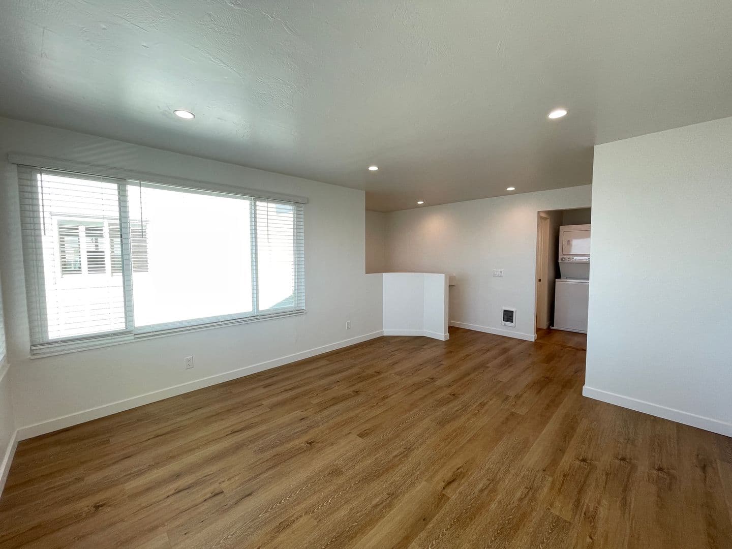 Oceanside Apartment: 518 S. Pacific St.
