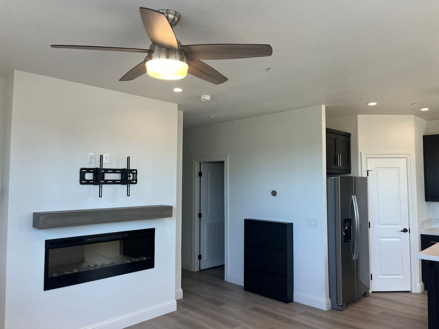 Vista House: 2301-3 Bautista Ave