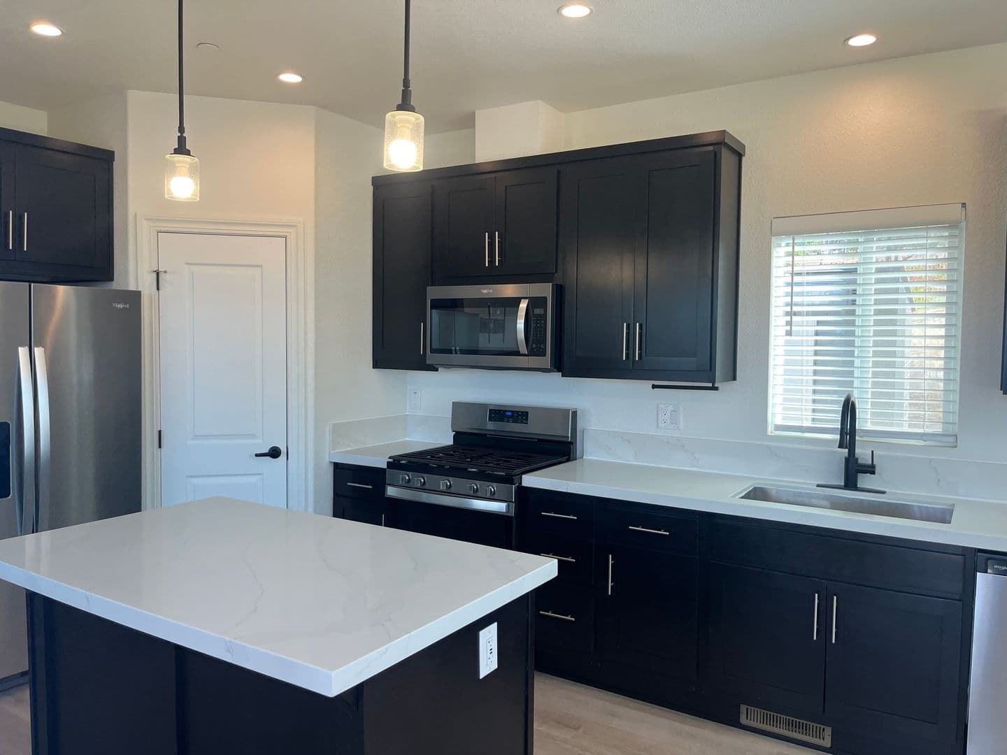 Vista House: 2301-3 Bautista Ave