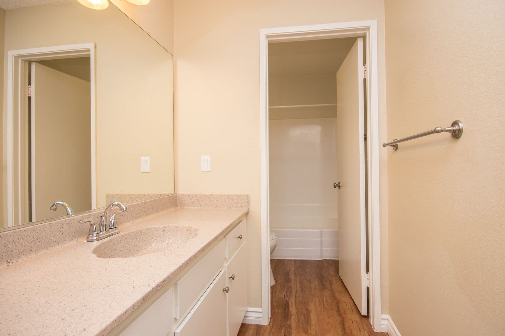 Oceanside Apartment: 2330 Paseo De Laura