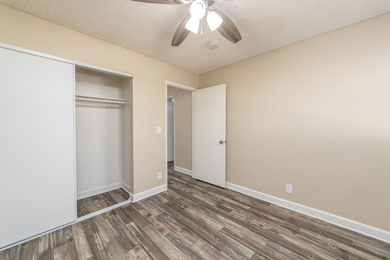 Lakeside Apartment: 9413 Winter Gardens