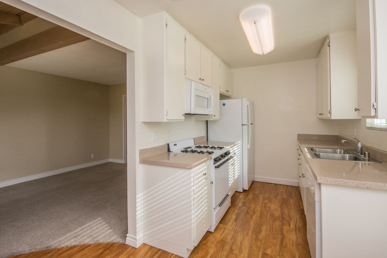 Oceanside Apartment: 2330 Paseo De Laura