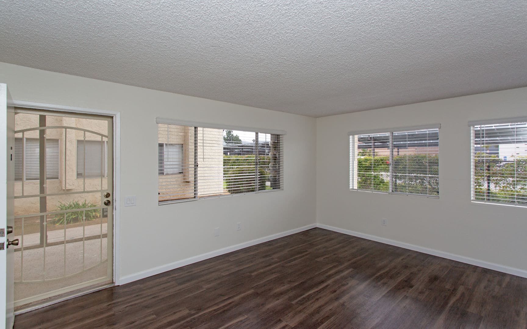San Marcos Apartment: 250 W. San Marcos Blvd.