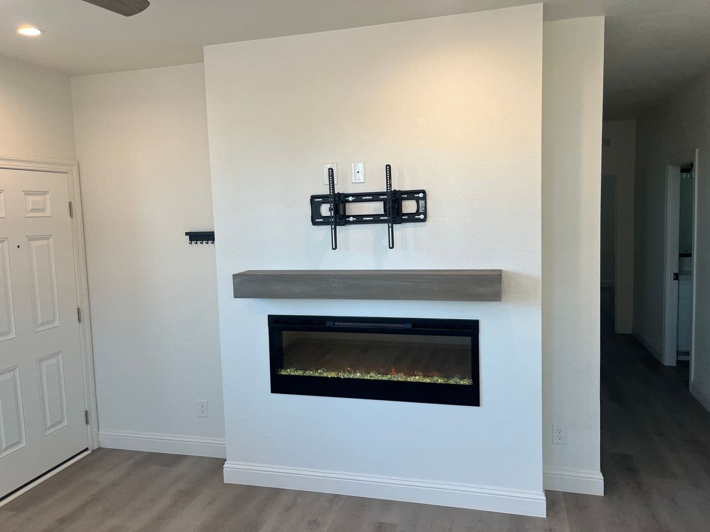 Vista House: 2301-3 Bautista Ave