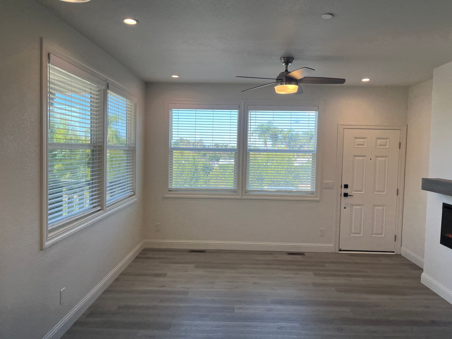 Vista House: 2301-3 Bautista Ave