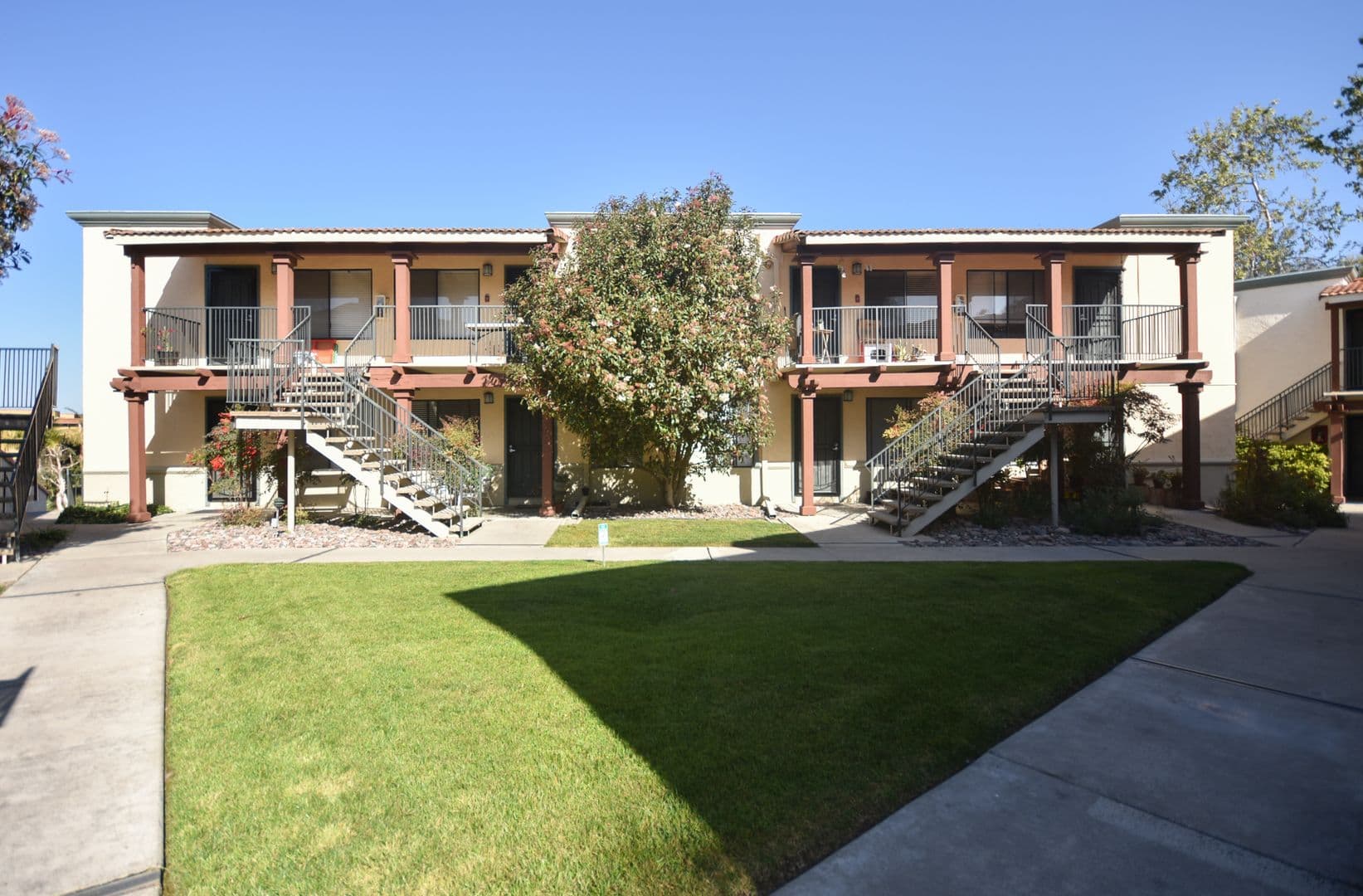 Oceanside Apartment: 2330 Paseo De Laura