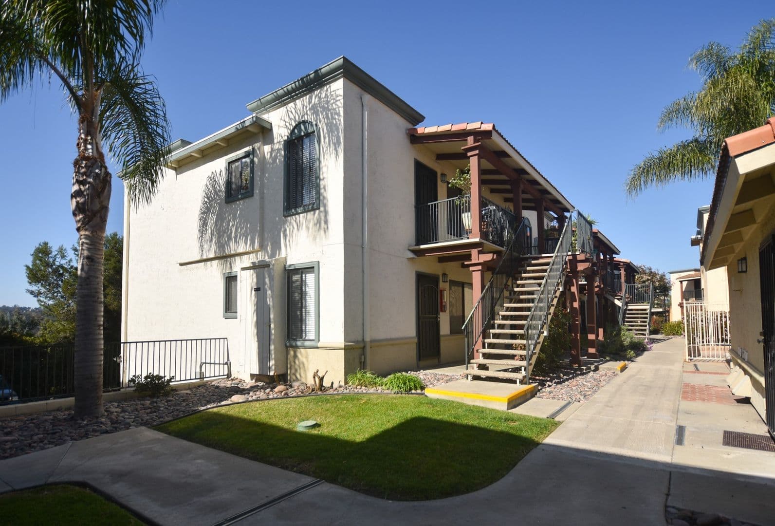 Oceanside Apartment: 2330 Paseo De Laura