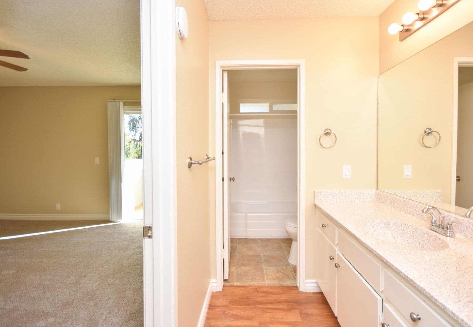 Oceanside Apartment: 2330 Paseo De Laura
