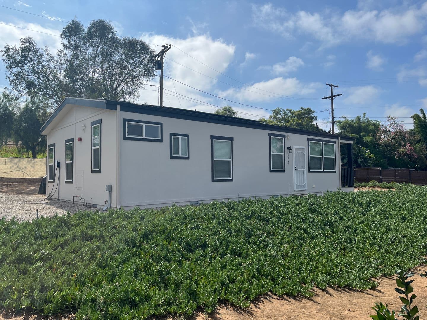 Vista House: 2301-3 Bautista Ave