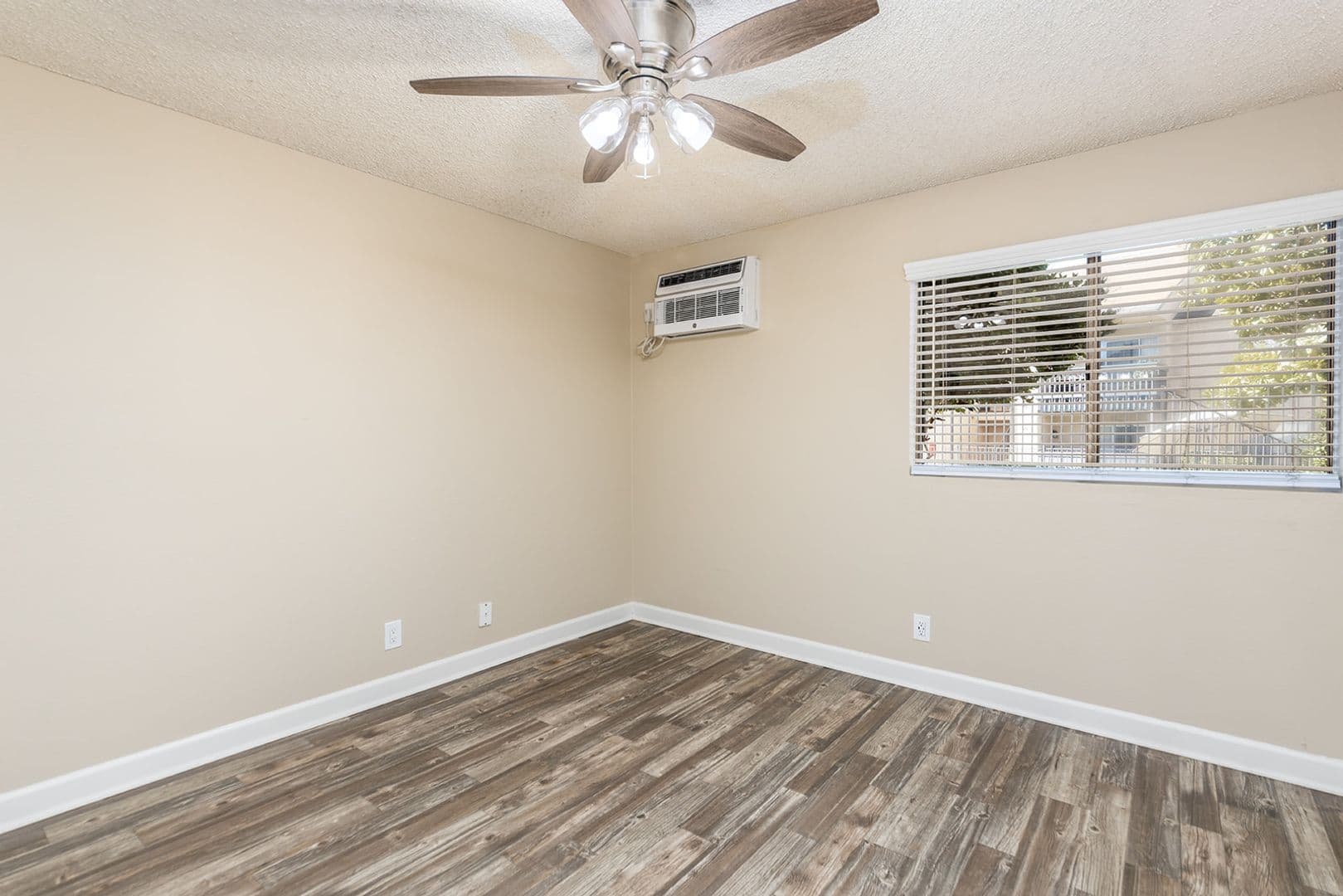 Lakeside Apartment: 9413 Winter Gardens
