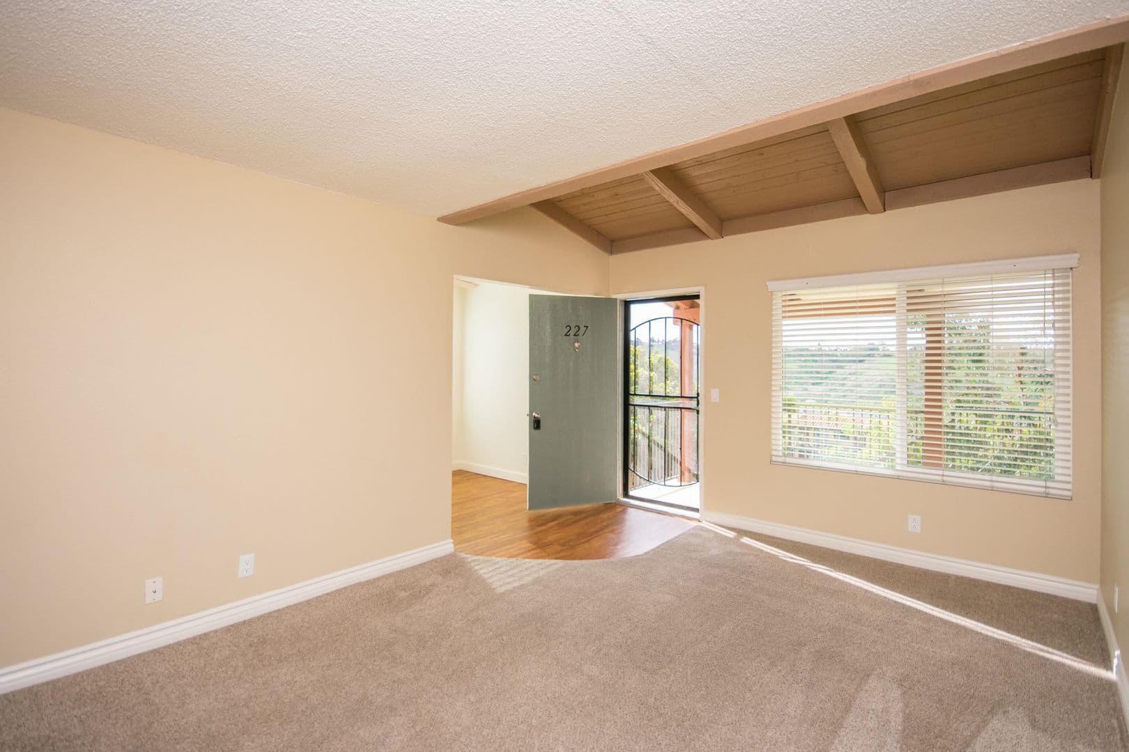 Oceanside Apartment: 2330 Paseo De Laura