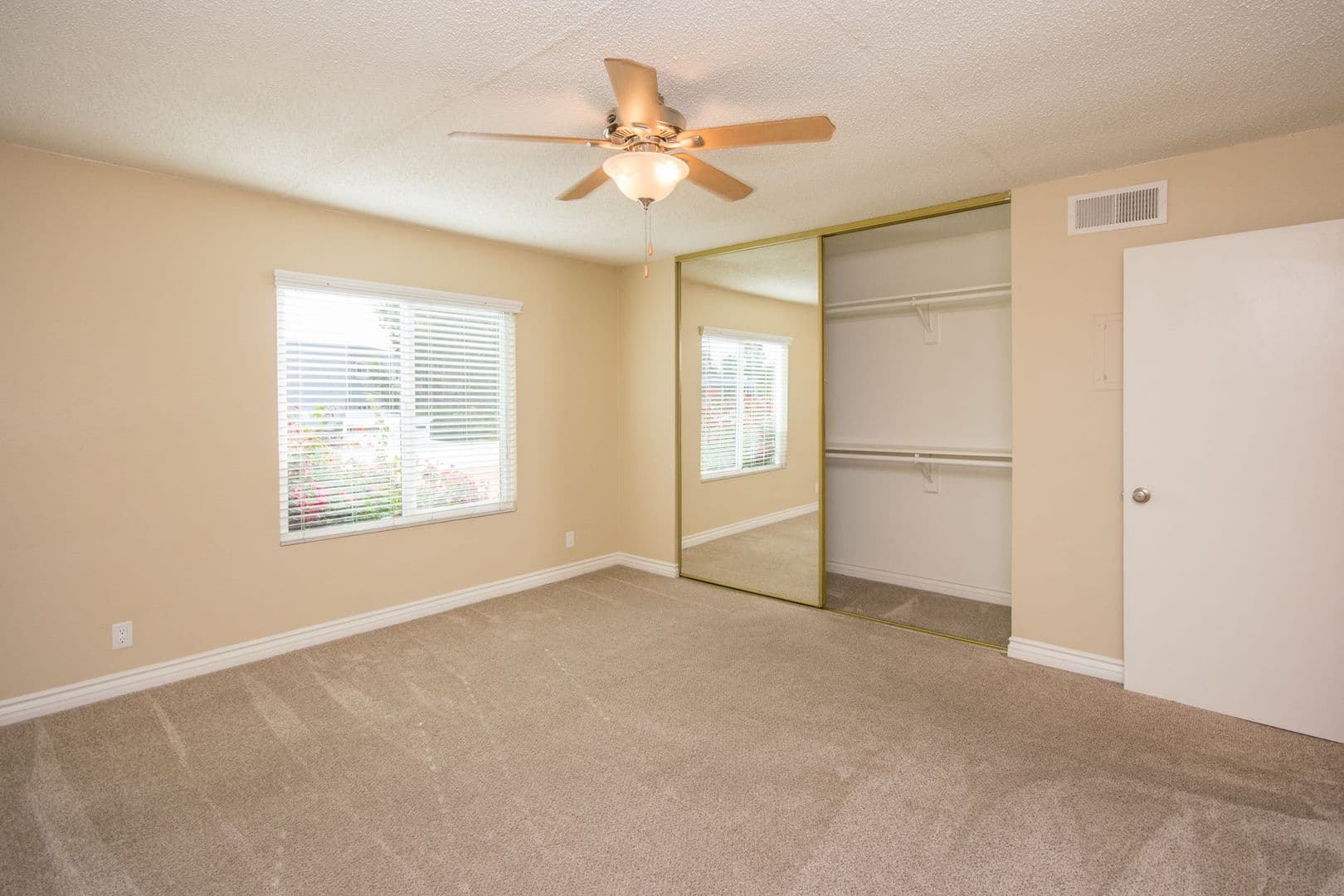 Oceanside Apartment: 2330 Paseo De Laura