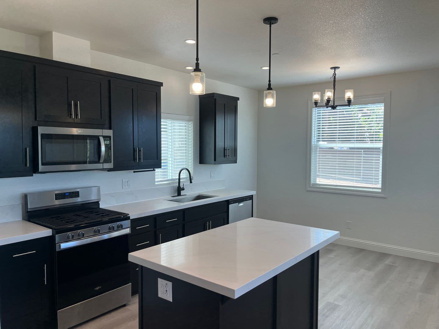 Vista House: 2301-3 Bautista Ave