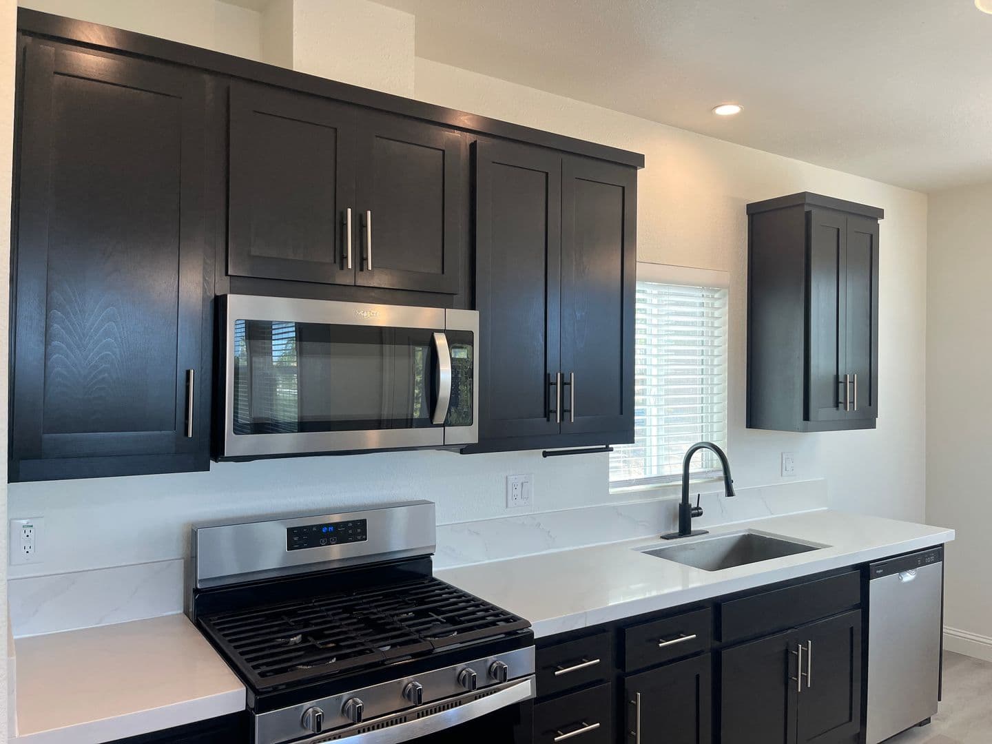 Vista House: 2301-3 Bautista Ave