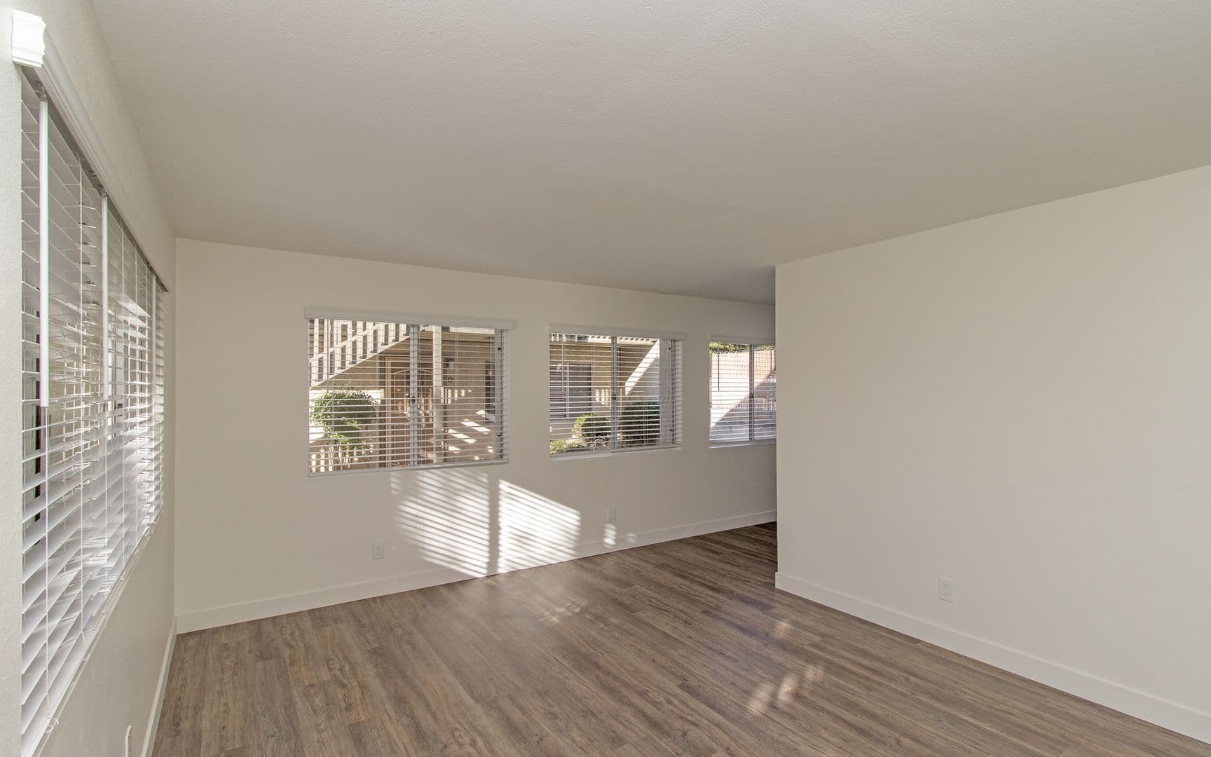 San Marcos Apartment: 250 W. San Marcos Blvd.