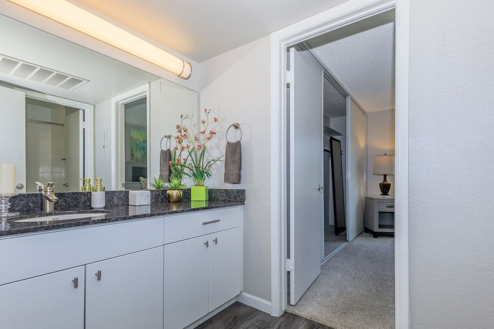 Phoenix Apartment: 4127 E Indian School Rd