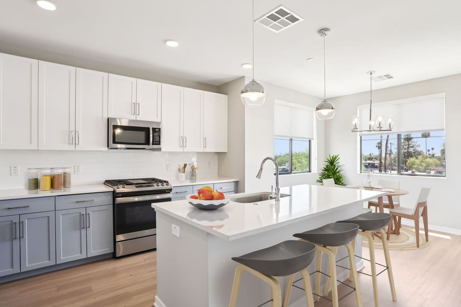 Phoenix Apartment: 777 E Stella Ln.