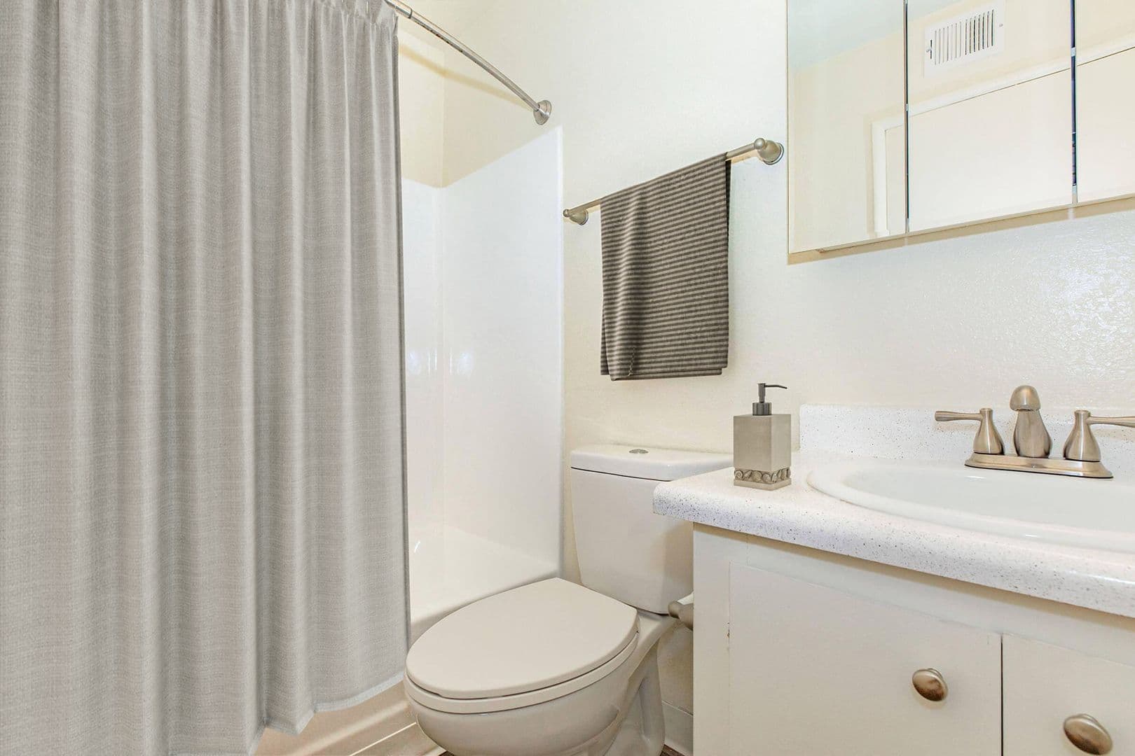 Gilbert Apartment: 960 N Gilbert Rd