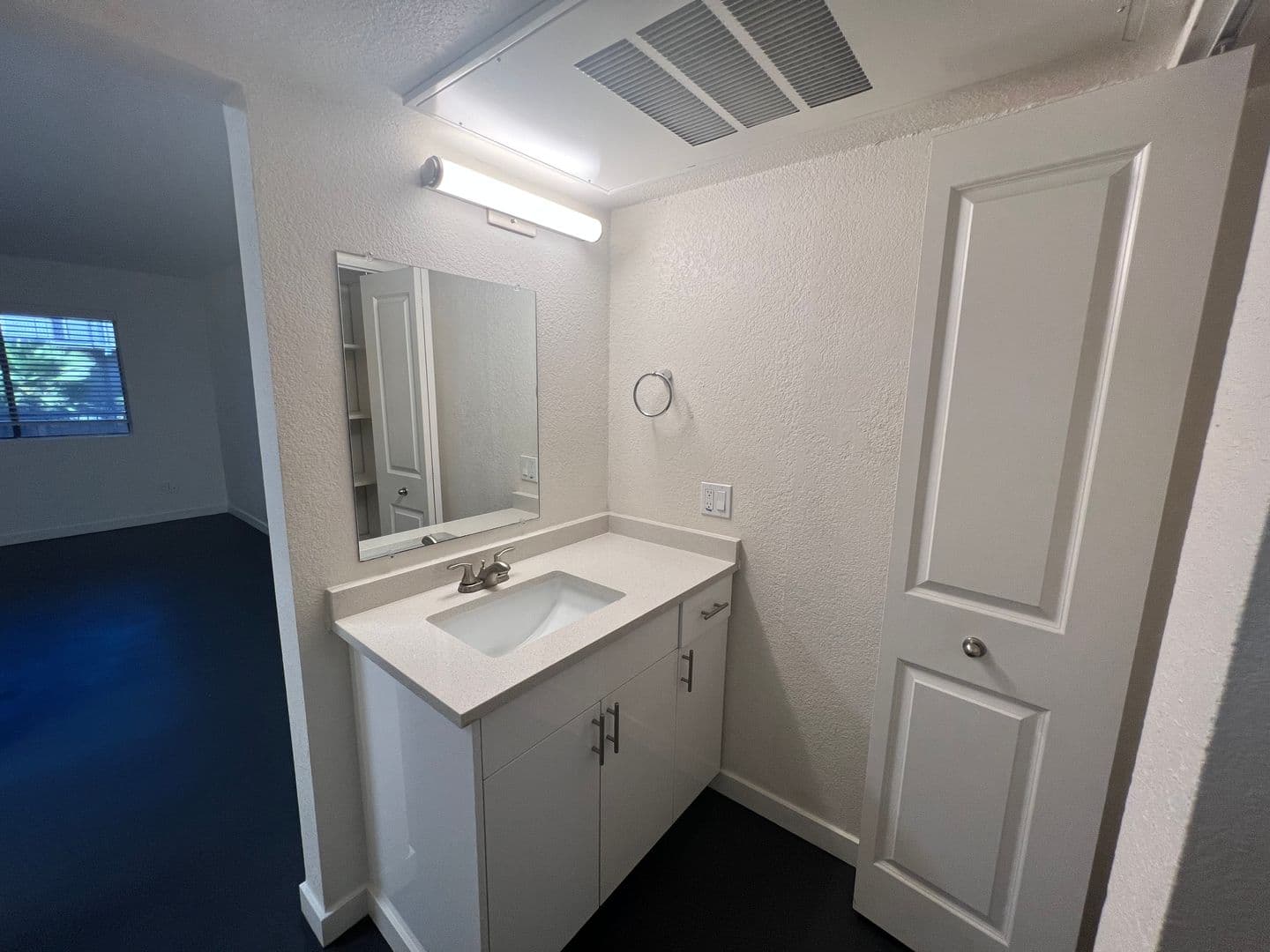 Phoenix Apartment: 1350 E Thomas Rd.