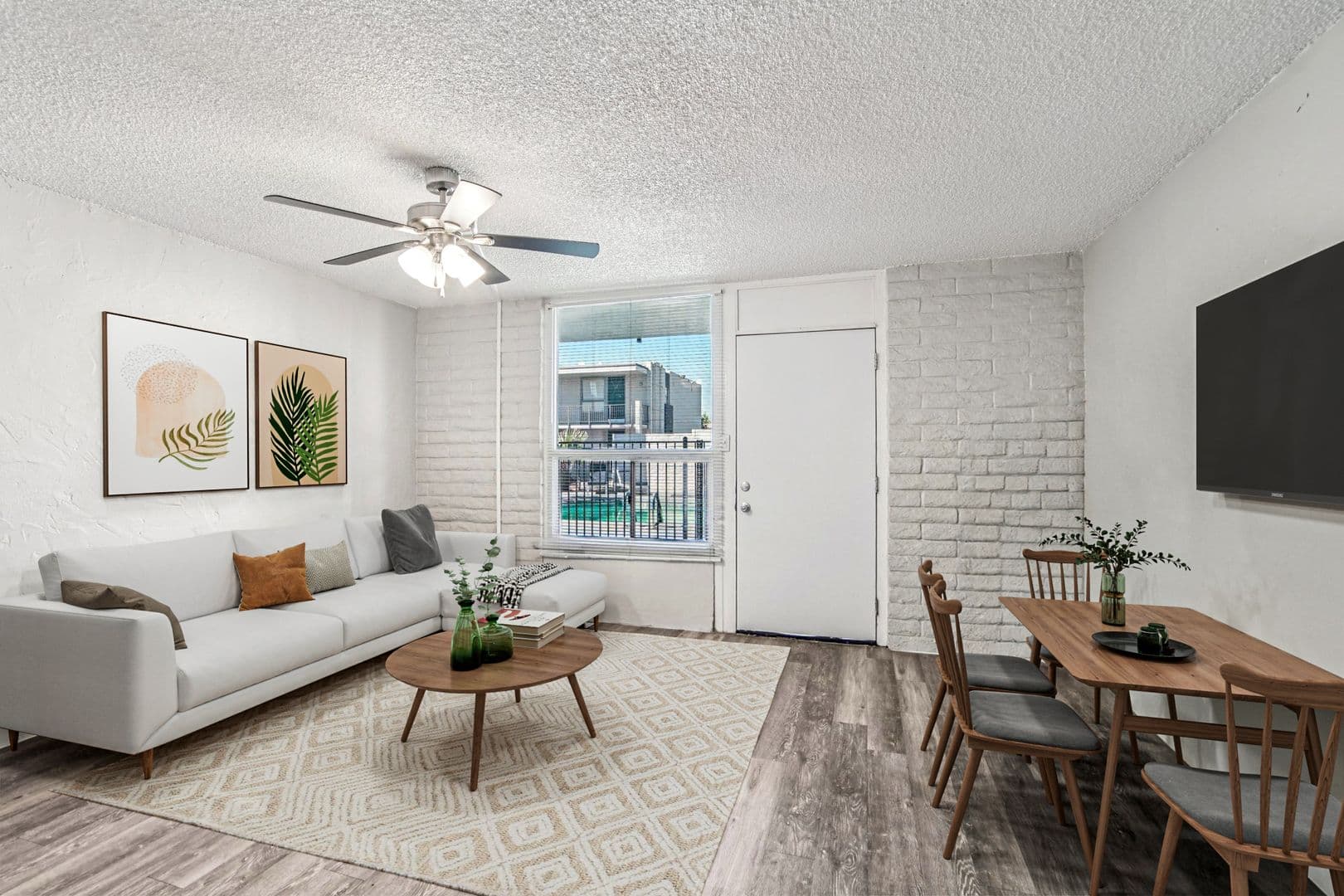 Phoenix Apartment: 2735 E. Thomas Rd.