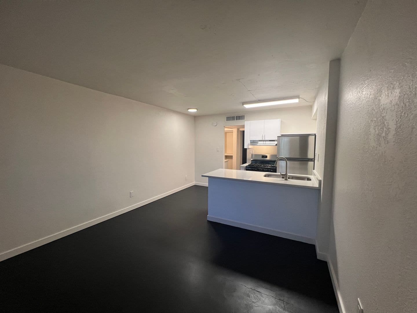 Phoenix Apartment: 1350 E Thomas Rd.