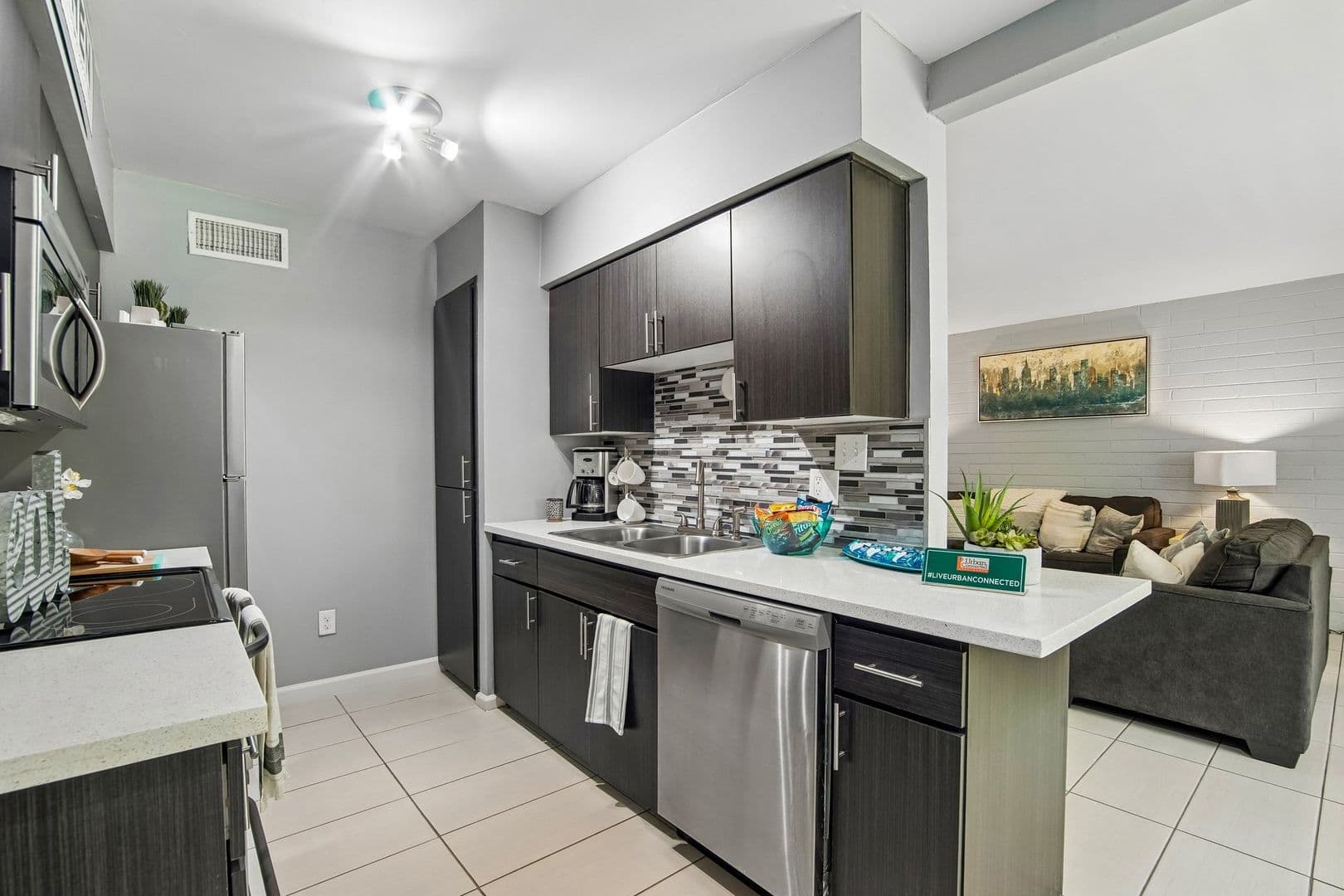 Phoenix Apartment: 1220 N 44th St.