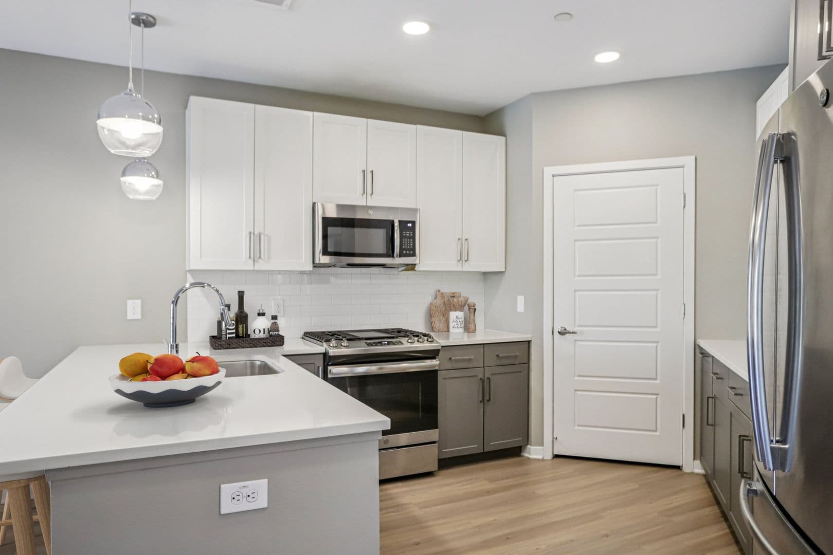 Phoenix Apartment: 777 E Stella Ln.