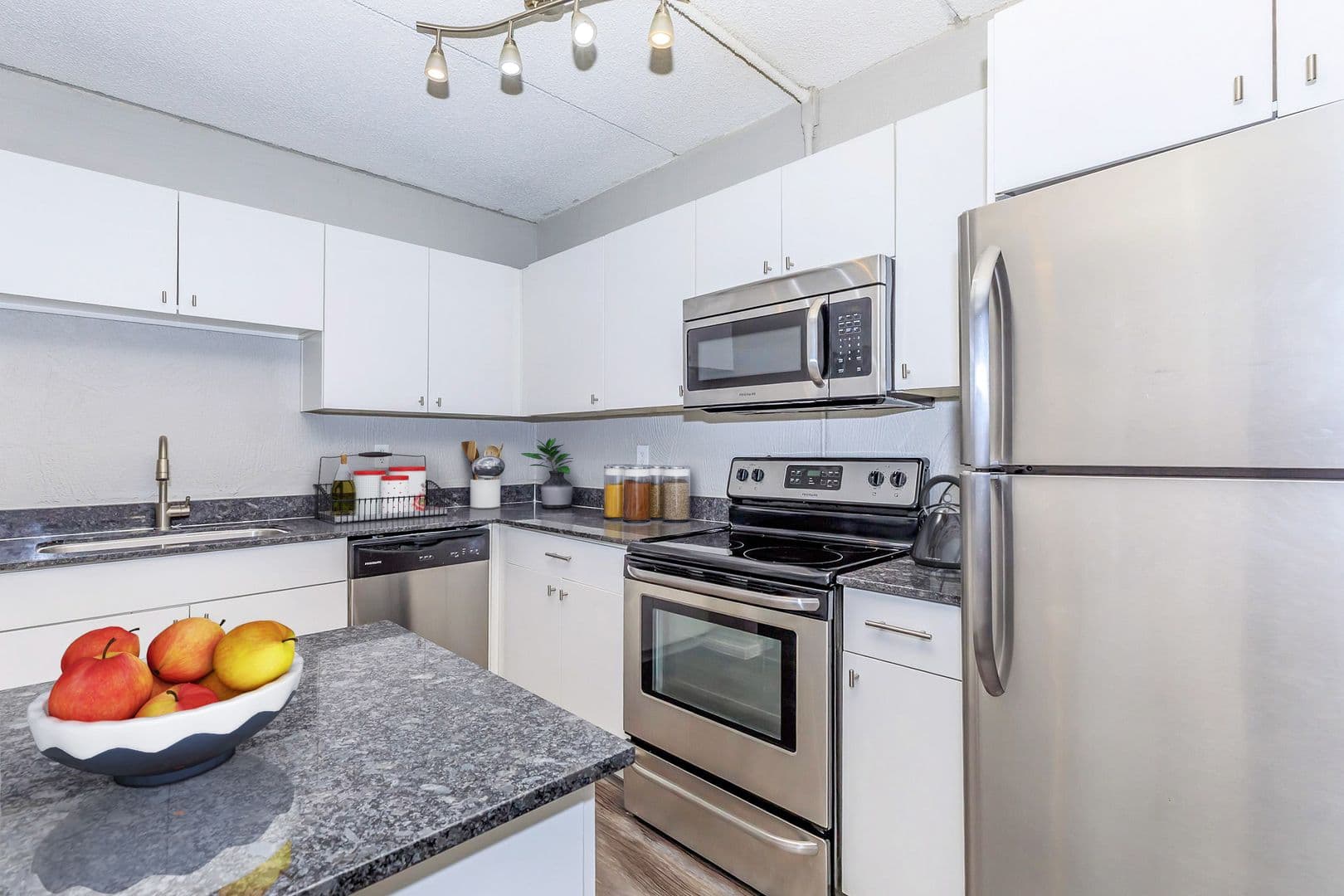 Phoenix Apartment: 4127 E Indian School Rd
