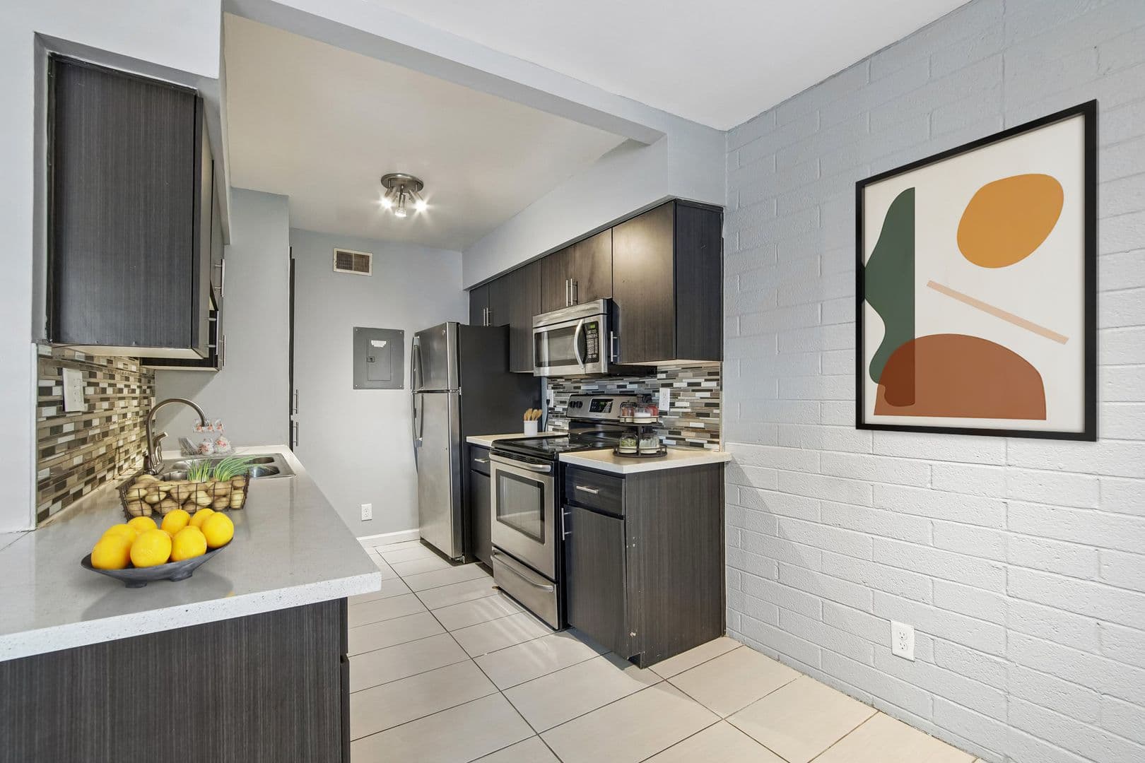 Phoenix Apartment: 1220 N 44th St.