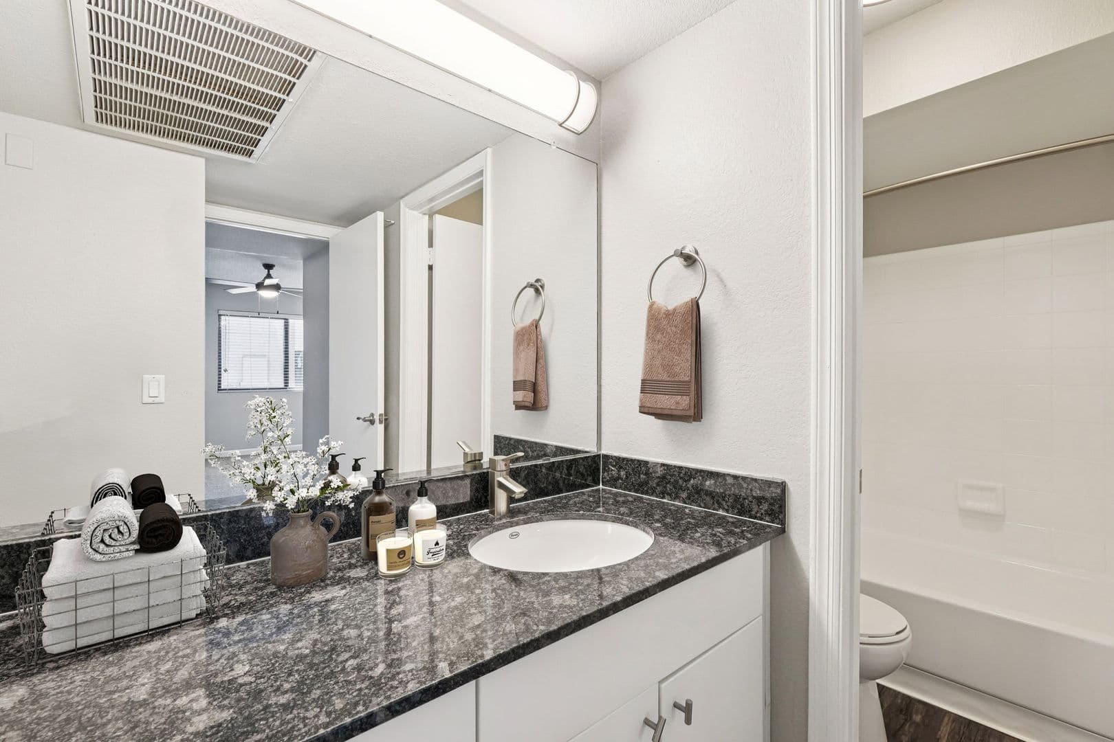 Phoenix Apartment: 4127 E Indian School Rd