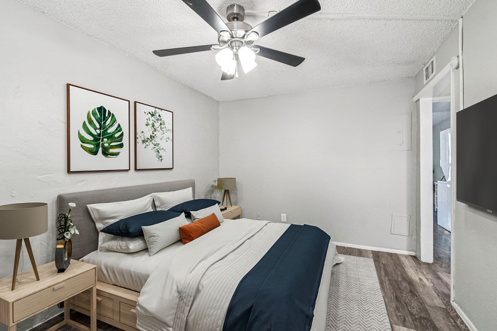 Phoenix Apartment: 2735 E. Thomas Rd.