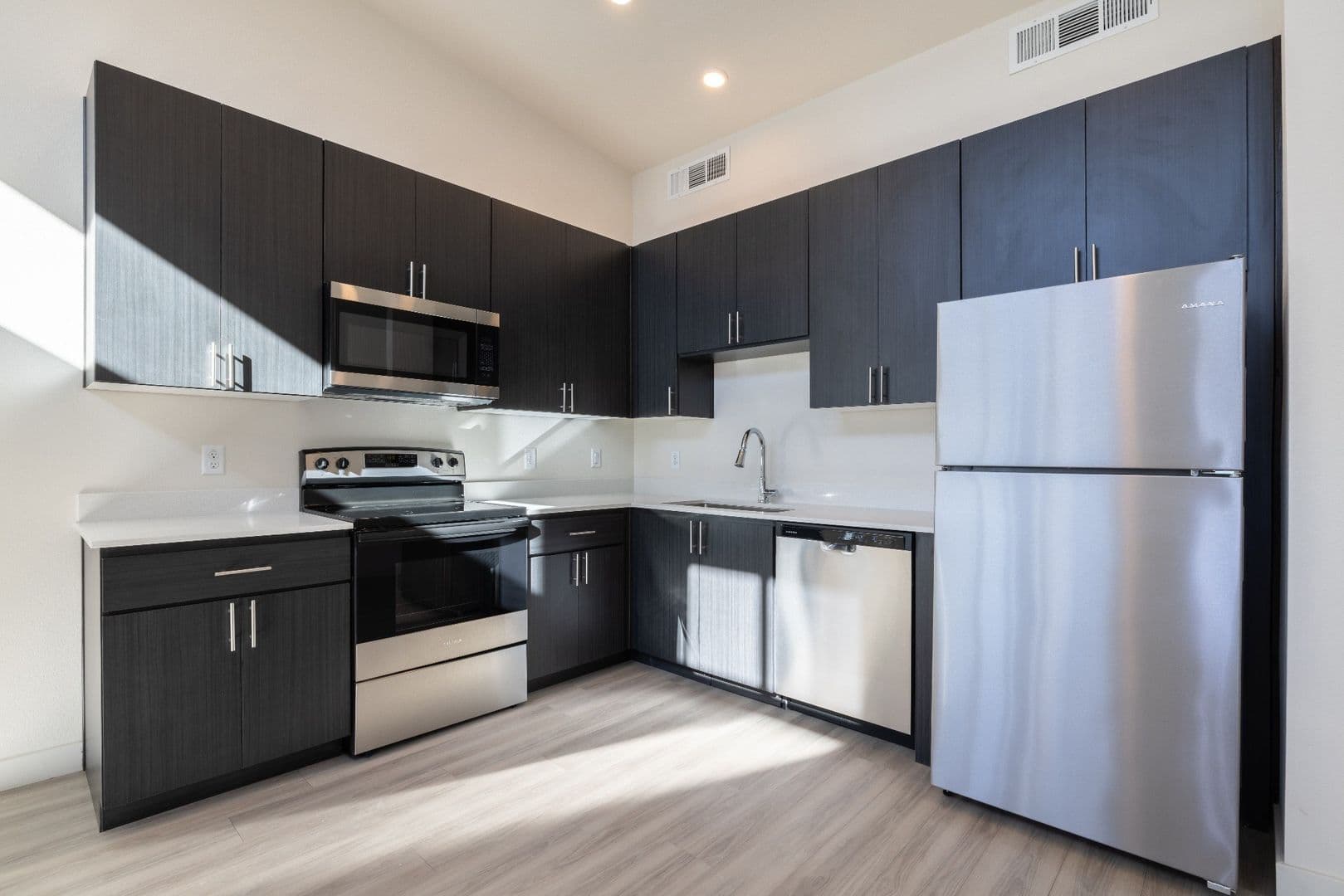 Phoenix Apartment: 640 N 32nd St.
