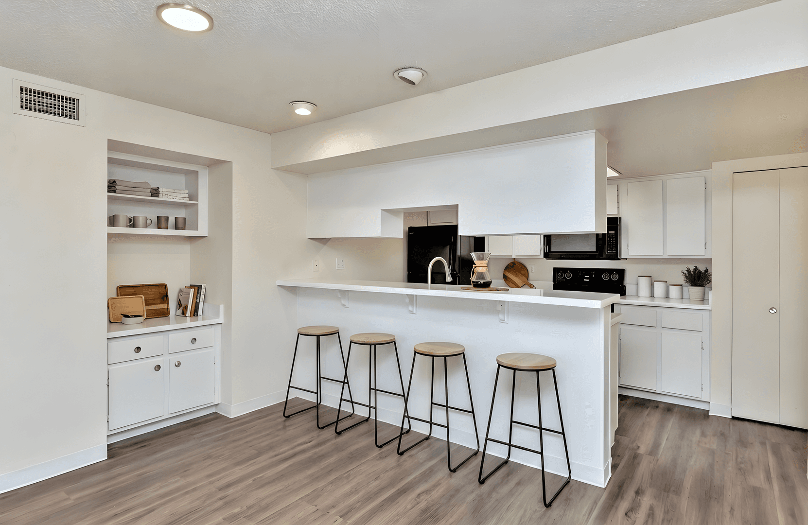 Mesa Apartment: 1750 S Alma School Rd
