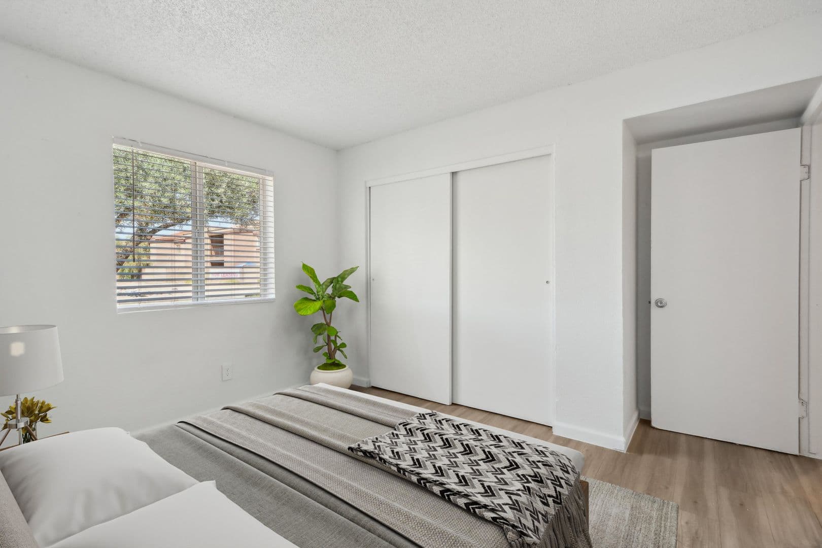 Phoenix Apartment: 15425 N 25th Street