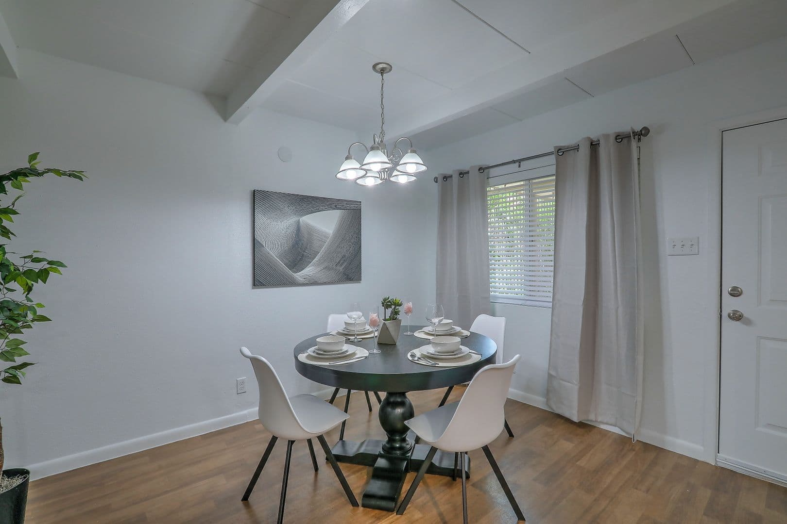Albuquerque Apartment: 1020 Valencia Drive SE