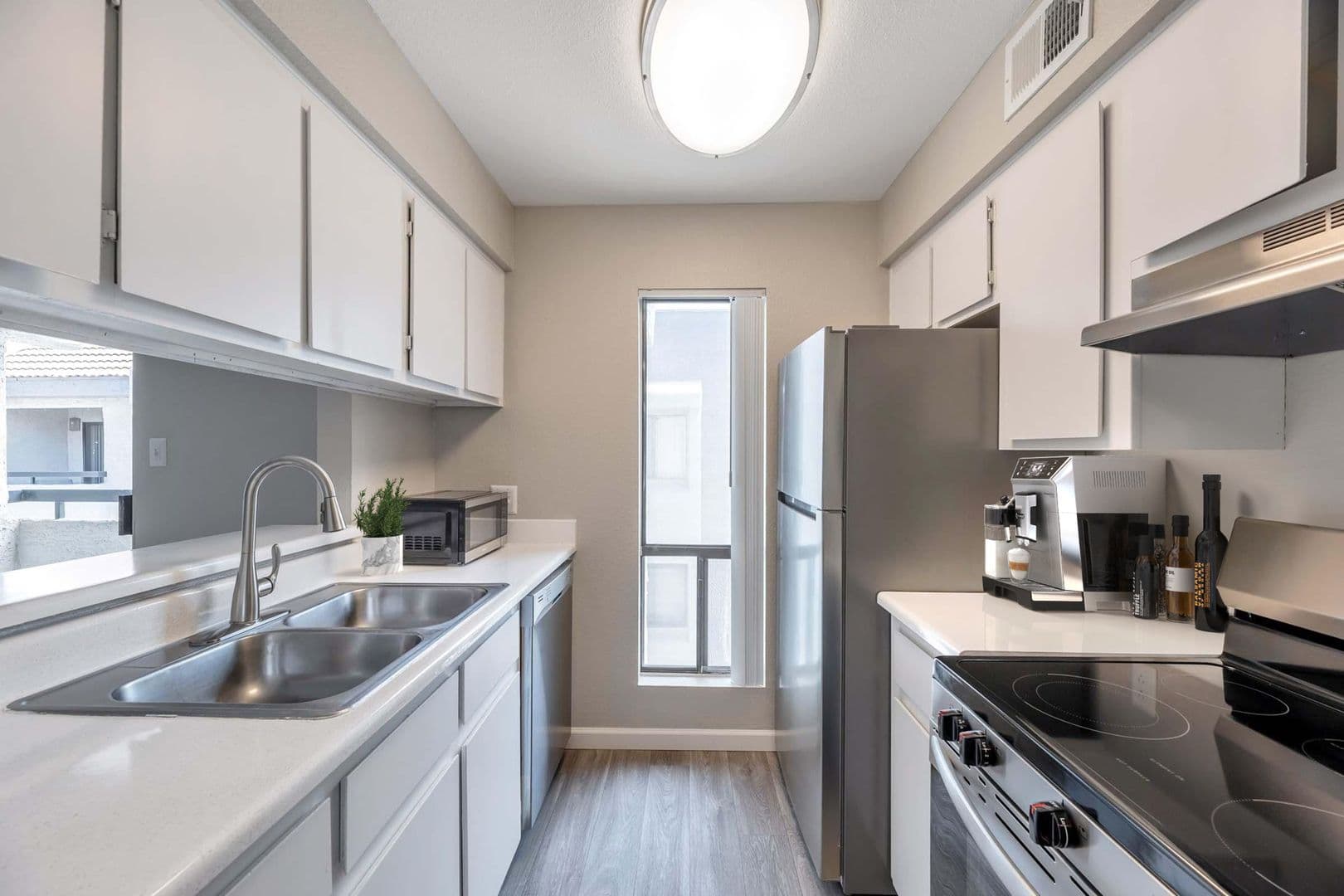 Phoenix Apartment: 2001 W Union Hills Dr.