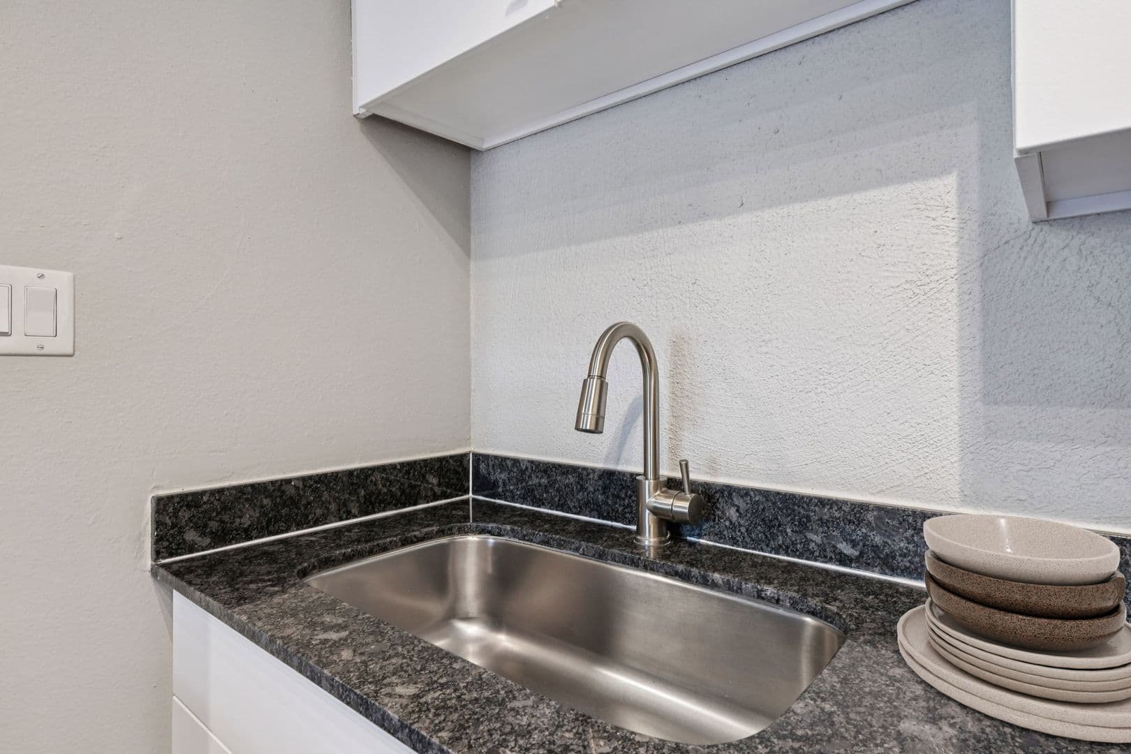 Phoenix Apartment: 4127 E Indian School Rd