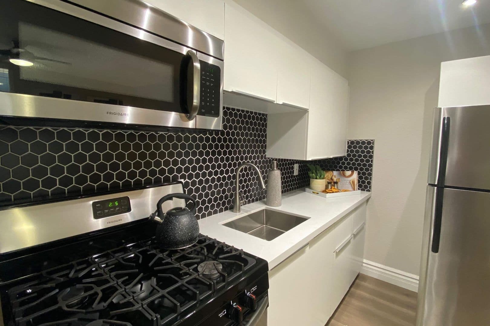 Phoenix Apartment: 6060 N 7th St
