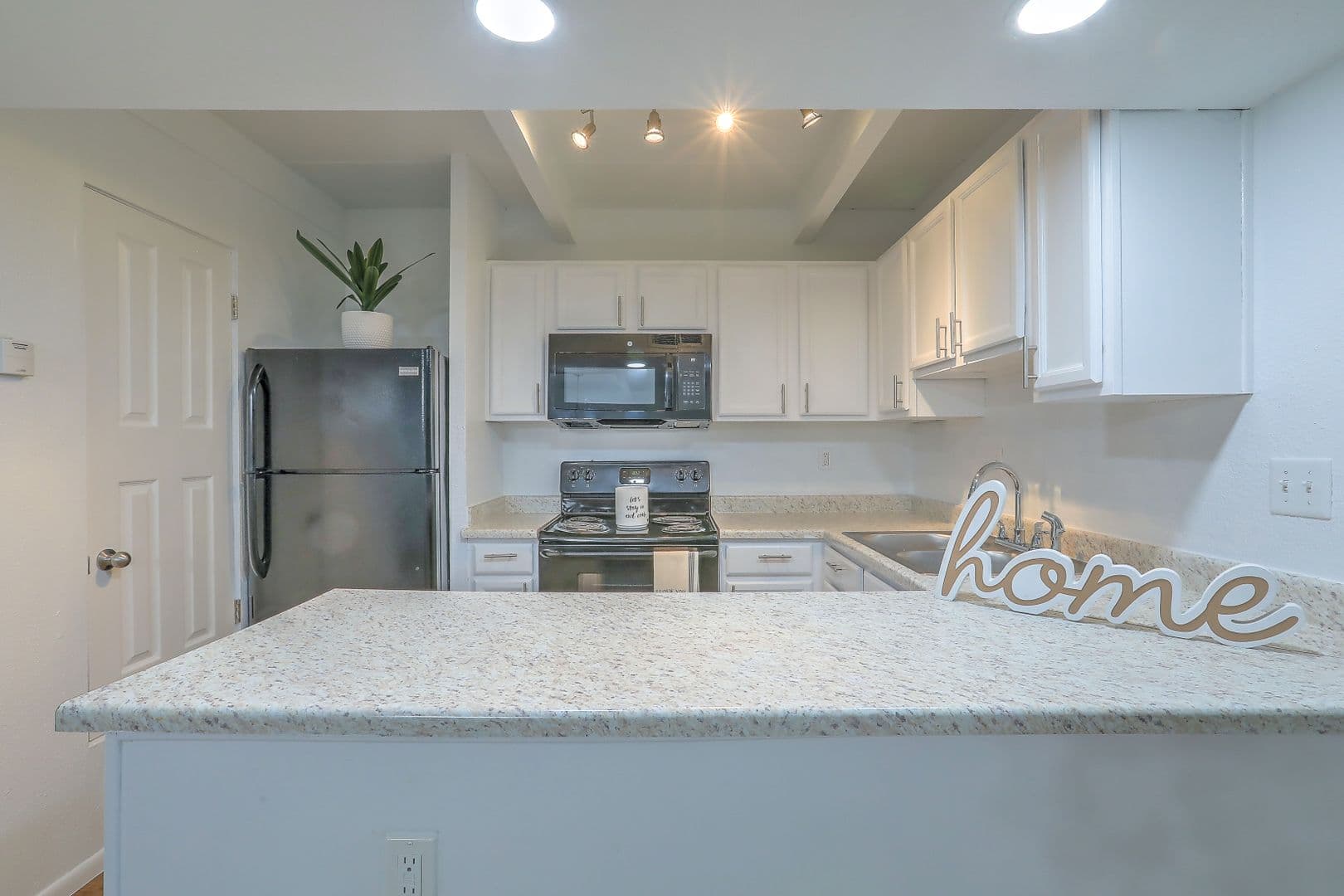 Albuquerque Apartment: 1020 Valencia Drive SE