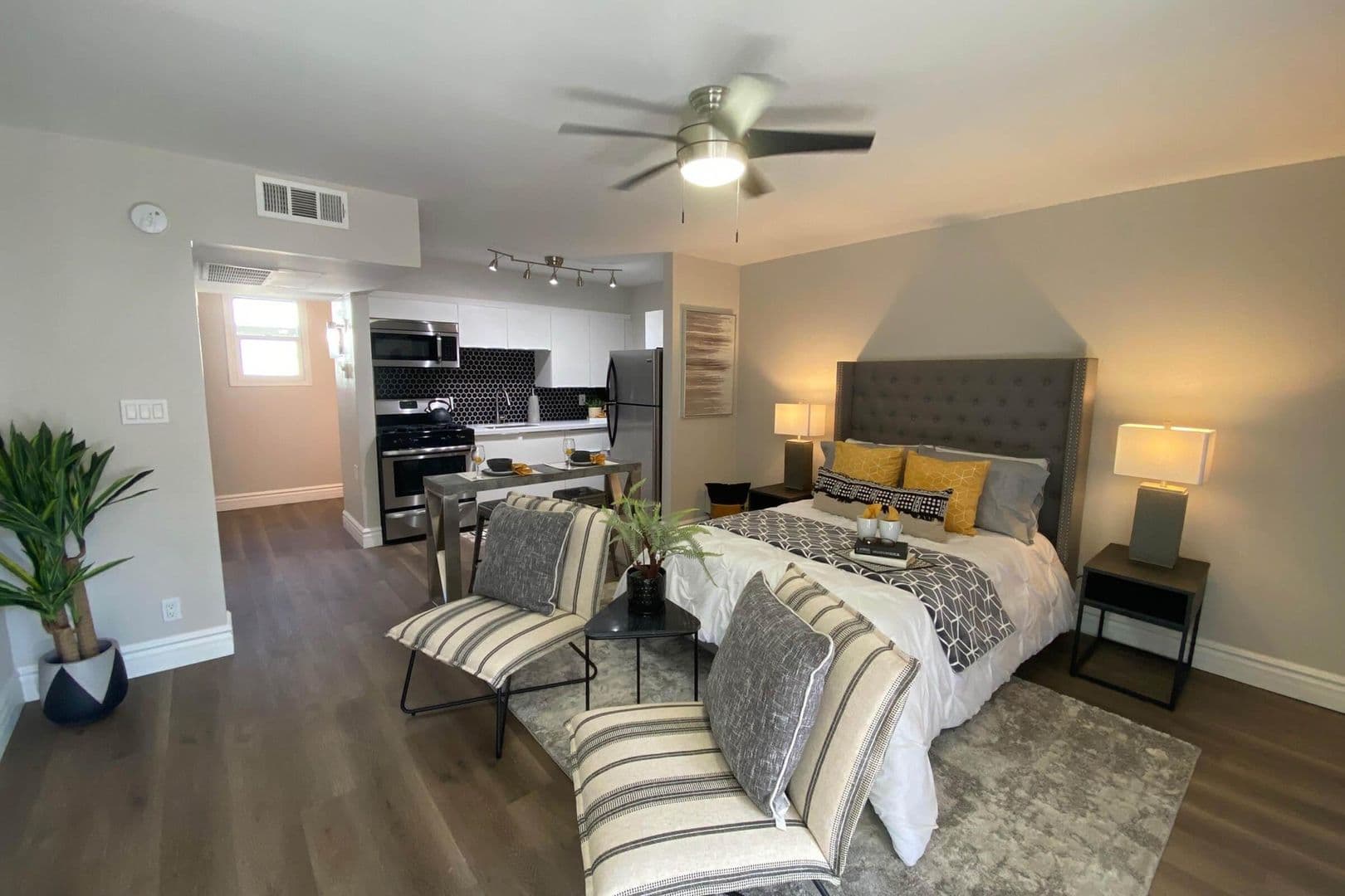 Phoenix Apartment: 6060 N 7th St